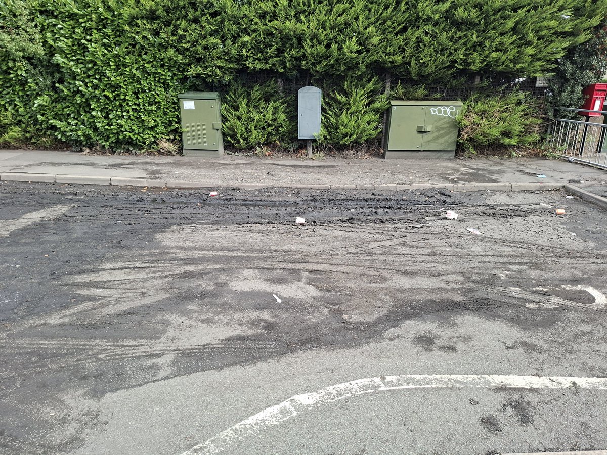 Keir882971's tweet photo. Good to see the rapid response from our @UKLabour run local government. Probably used the money for putting flowers on a road island, or some other nonsense statue.This roadway has been like this since August 2025. The smell in unbelievable. @WolvesCouncil do your job! #LodgeRoad https://t.co/tsCT53QKun