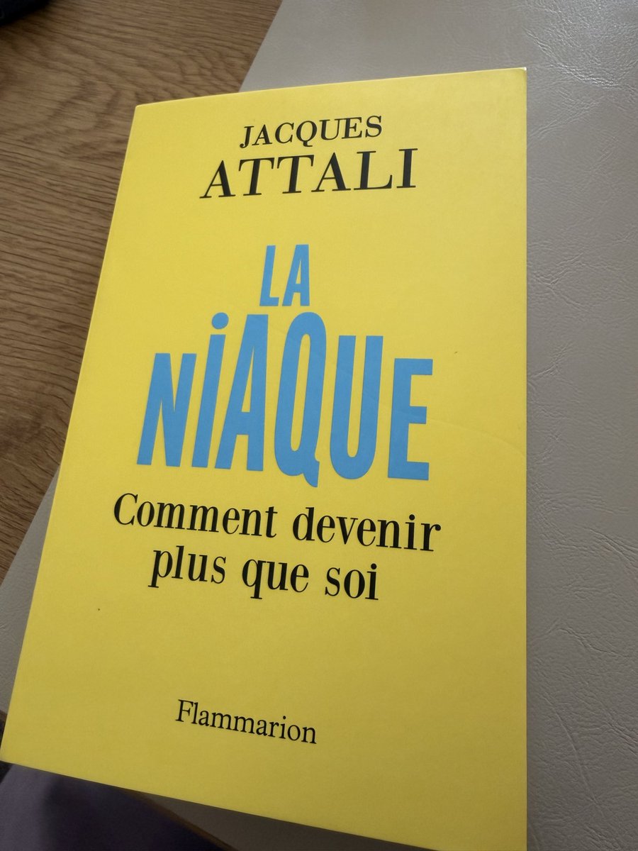 The_Teacher____'s tweet photo. Je viens de recevoir le nouvel ouvrage de Mr @jattali et il me hâte de le parcourir et de me l’approprier pour peut-être pourquoi pas espérer davantage « devenir plus que moi ». https://t.co/xvAtpNW9My