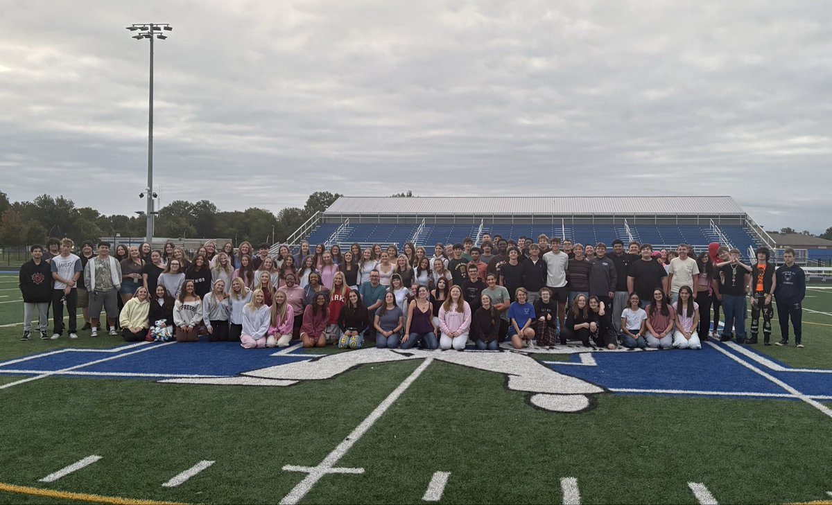 MidviewHS's tweet photo. It’s Senior Sunrise at MHS! What a beautiful way to start the day! https://t.co/JkF1jzIVDp