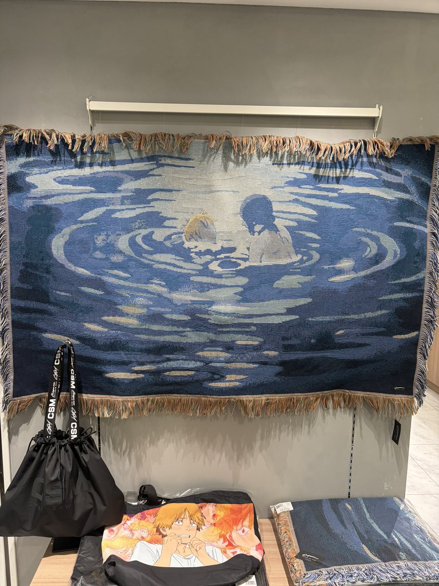 Otaciti's tweet photo. PARCOで開催してるチェンソーマンクローゼット、こんなものが飾られてました。 https://t.co/u0dtdEErao