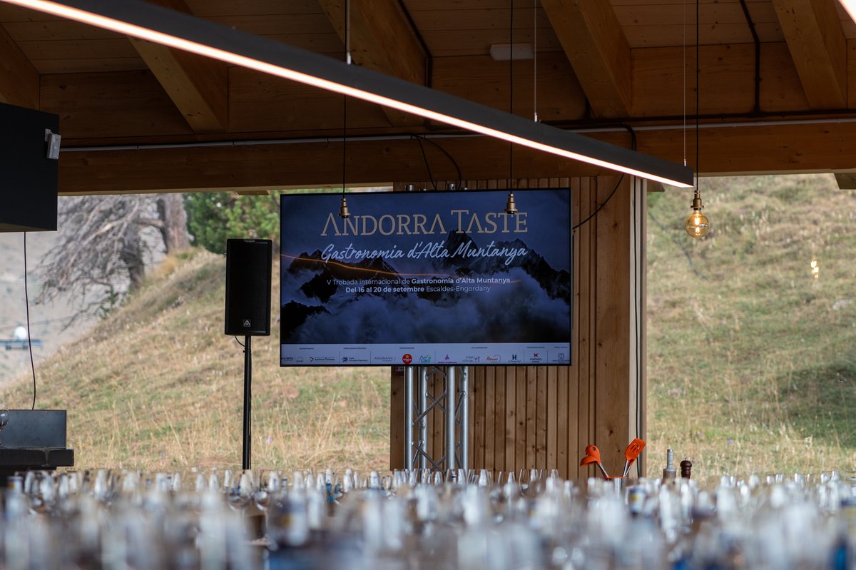 andorraworld_ad's tweet photo. Pal ha acollit la jornada ‘Territori en Viu’, que ha tancat la part professional de l’Andorra Taste amb les ponències de Dennys Teixeira, Oriol Balaguer i Audrey Doré.

🎉👩‍🍳I ara, torn de l’Andorra Taste Popular amb degustacions al carrer per a tots els gustos. No t’ho perdis! https://t.co/UlhqIn5sPY