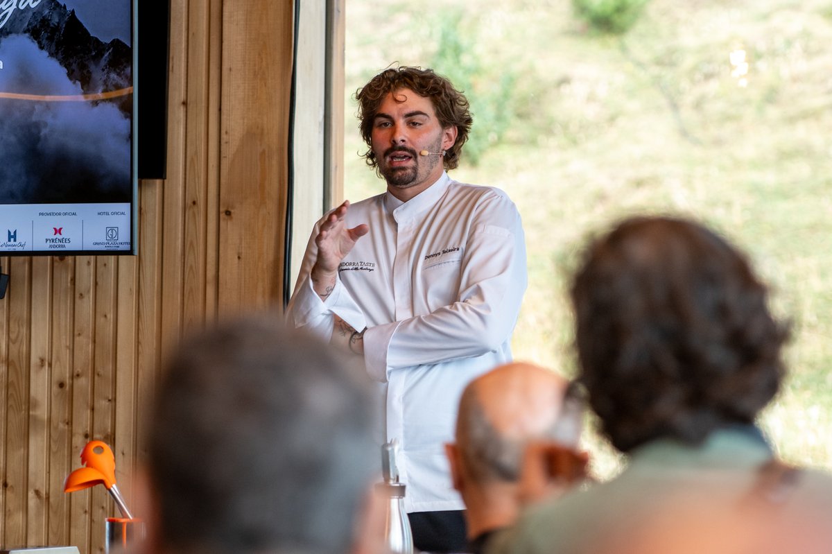 andorraworld_ad's tweet photo. Pal ha acollit la jornada ‘Territori en Viu’, que ha tancat la part professional de l’Andorra Taste amb les ponències de Dennys Teixeira, Oriol Balaguer i Audrey Doré.

🎉👩‍🍳I ara, torn de l’Andorra Taste Popular amb degustacions al carrer per a tots els gustos. No t’ho perdis! https://t.co/UlhqIn5sPY
