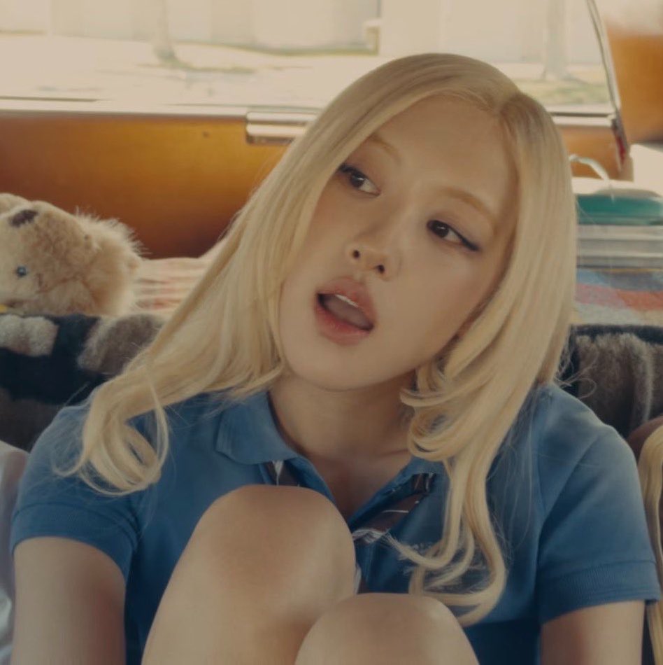 charts_rose's tweet photo. ROSÉ's “new trick” has now entered on iTunes US top 20. https://t.co/BjXEJH69jr