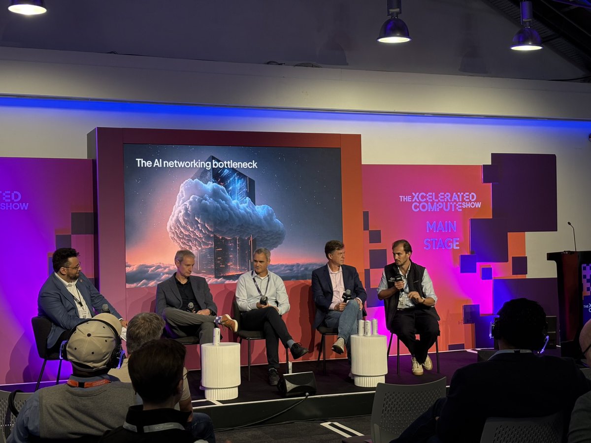 euNetworks's tweet photo. The Xcelerated Compute Show in photos 📸 

To find out more about how euNetworks can support your organisation with AI-ready infrastructure, reach out to us here: https://t.co/dk00F0iSdS https://t.co/jueQ3eagPW