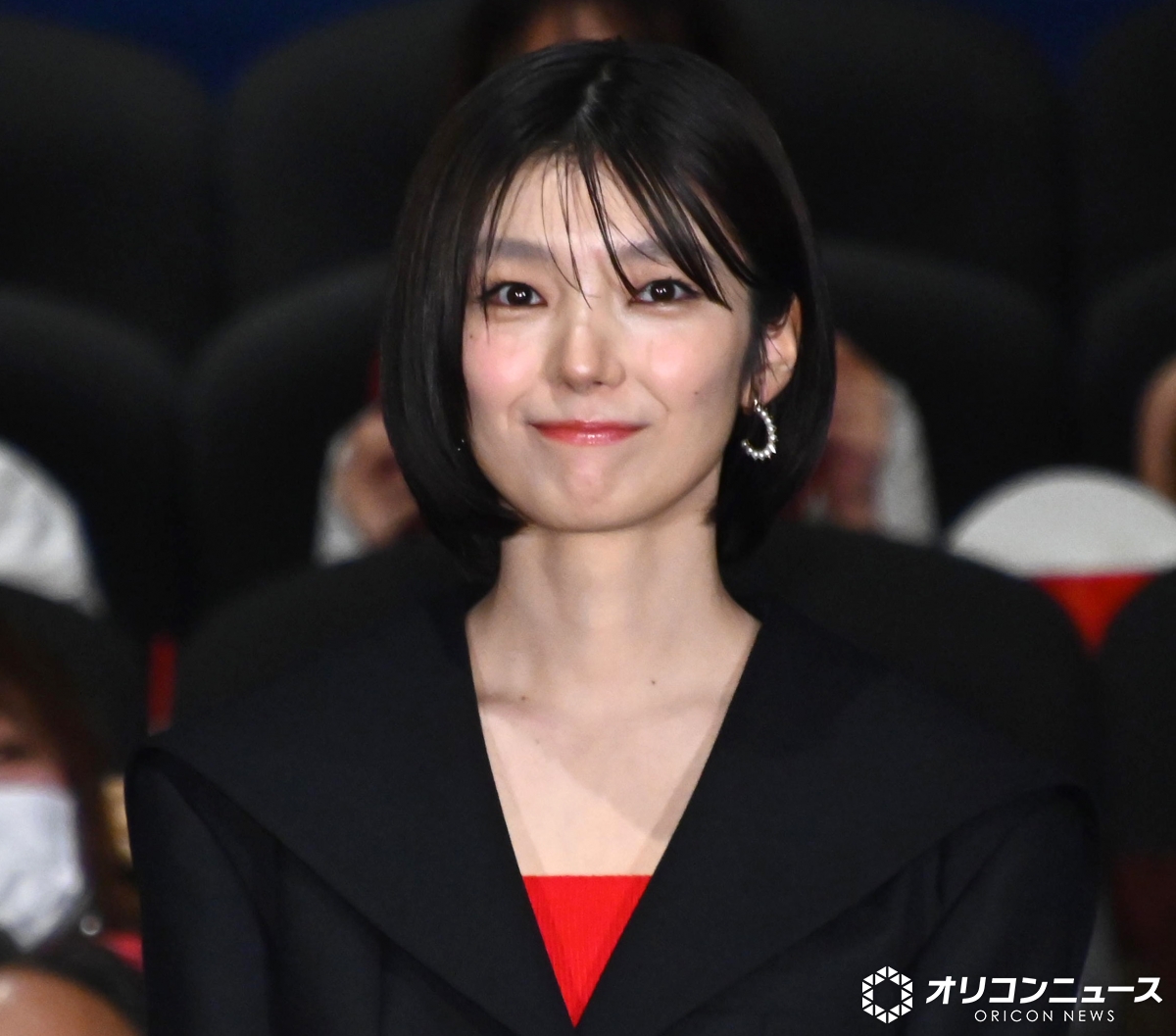 oricon's tweet photo. 🚨新作『踊る大捜査線』初日舞台あいさつ

櫻坂46藤吉夏鈴「改めてとんでもない作品に…」

喜びの気持ちを笑顔で語る💕
https://t.co/4lRVhdRjms

#踊る大捜査線 @odoru_movief https://t.co/O1sR3sfpLm