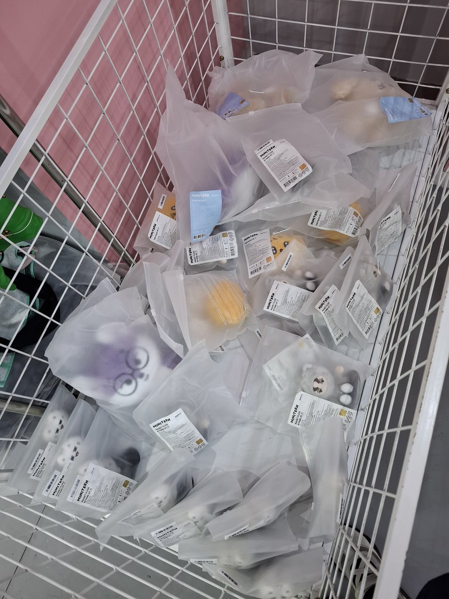 byjeruk's tweet photo. jastip miniteen cp chocopop banyak yg restock https://t.co/D7iK2but9q