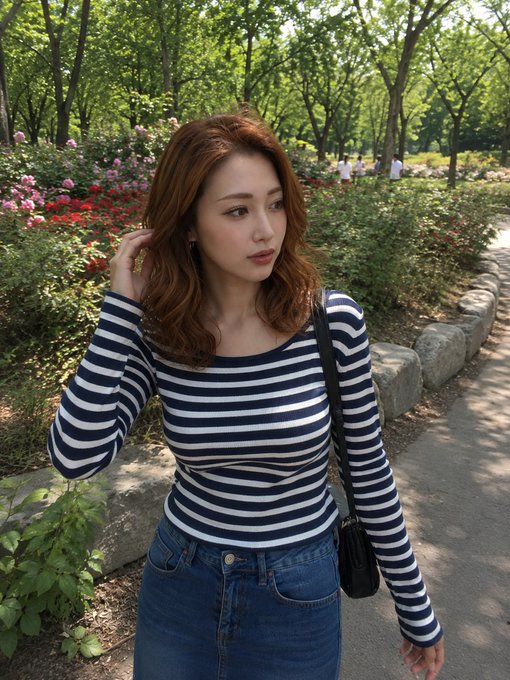 Aga03319072's tweet photo. ４６歳の女に公園デート誘われたら… 

○ アリ 
× ナシ  

遠慮せず直感でお願いしますね😂 https://t.co/9g36LGVdrh