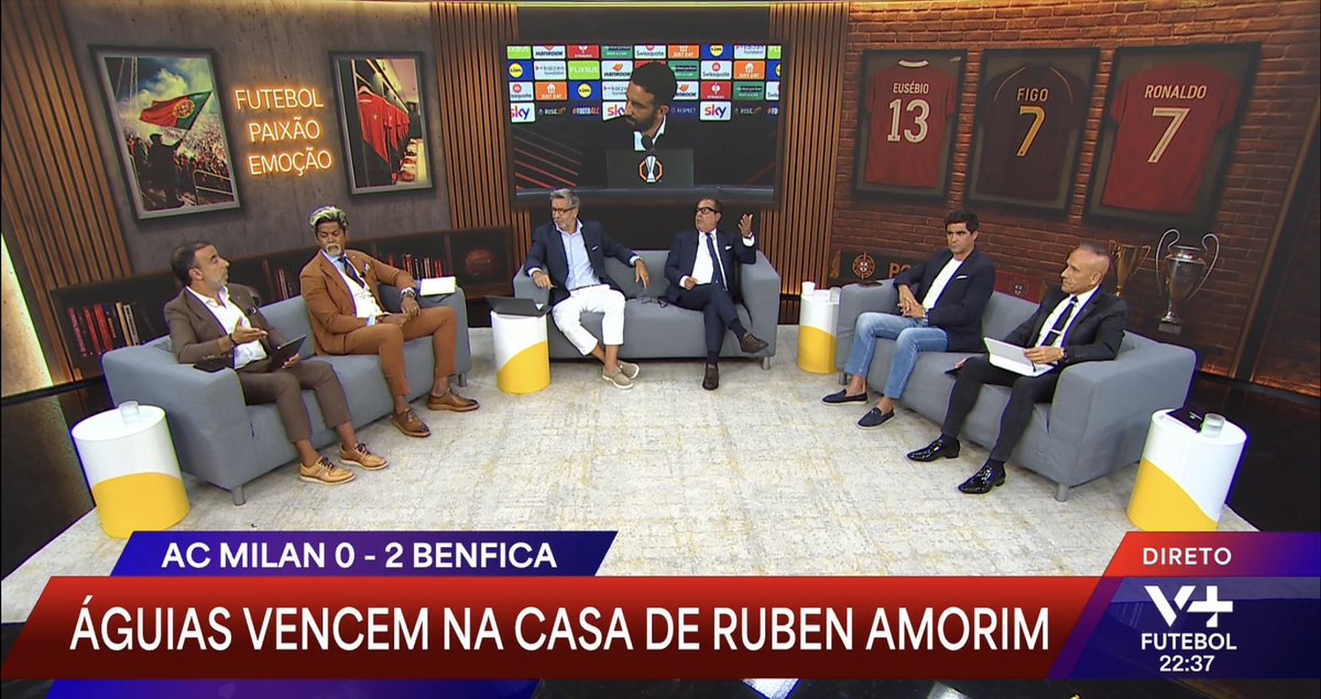 botelho_oscar's tweet photo. https://t.co/aghY7Eqej3 Super Craques no #Vmais em directo no estúdio na companhia @RuiSOficial Pedro Henriques @abelxaviercoach Dani com apresentação @jsousamartins. Para todo o rescaldo do #ACMSLB na #UEL e comentar a actualidade na #LigaPortugalBetClic 📺 https://t.co/8fnjxrHzuk