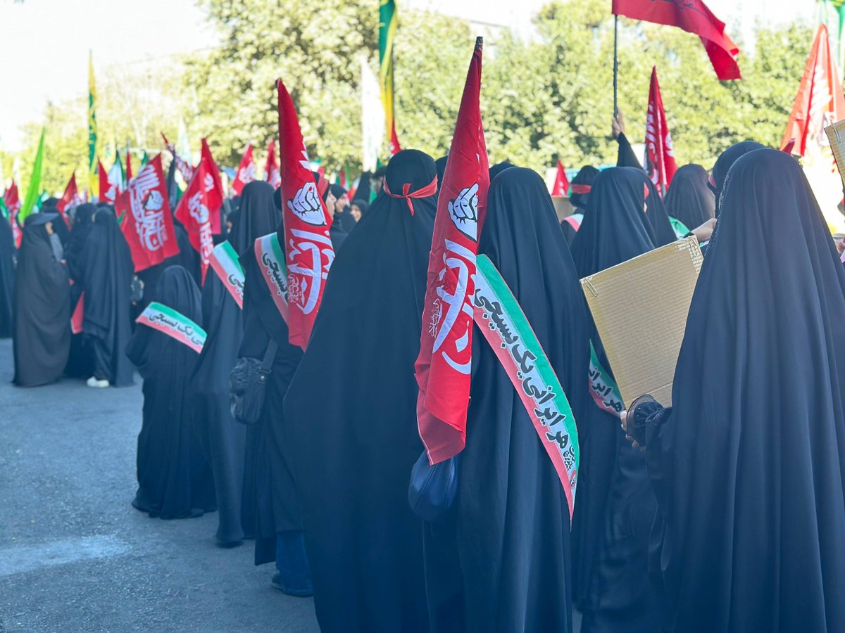 vadna2004's tweet photo. ما فرزندان انقلابیم و رزمایش ۳۱۳ هزار نفری، بیعت دوباره‌ی ماست.✊🏻❤️
هر ایرانی یک ب.س.ی.ج.ی است.
#رزمایش_313هزار_جانفدای_ایران https://t.co/aeXINwnRqB