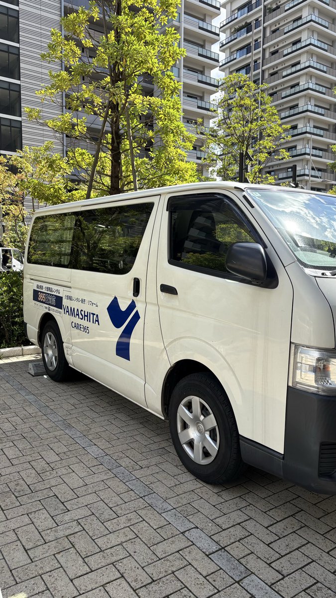 Rikop0409TY's tweet photo. 今日シニアマンション
の駐車場で
#ヤマシタ
の車をみました！！
なんだかついおがんで
しまったのはわたしです🤭

#山下智久 https://t.co/sZ1Rq4vGvh