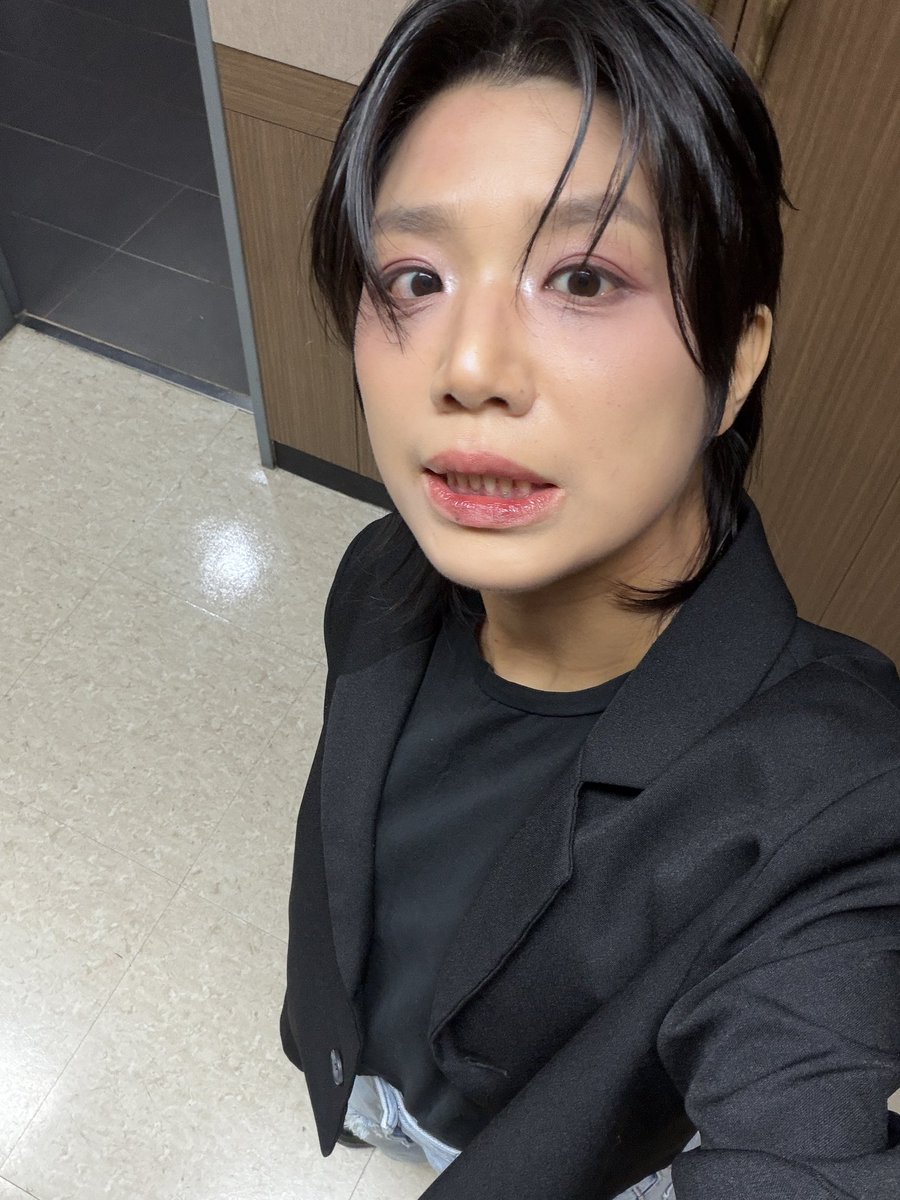 56yenyen56's tweet photo. 오늘 얼굴상태가 ㄱㅊ은거같아서..
몇장올려봅니다 큼큼 케켁.. https://t.co/UXnchlr2sC