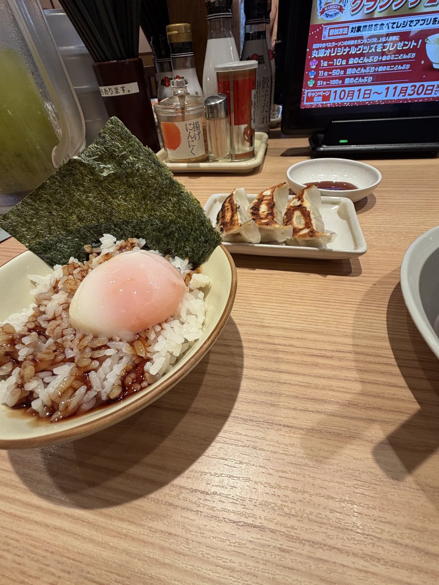 panther0304's tweet photo. 丸源ラーメン🍜
期間限定焦がし葱油鶏白湯そば
餃子セット腹一杯🤤
美味しかった https://t.co/39r6cpobsh