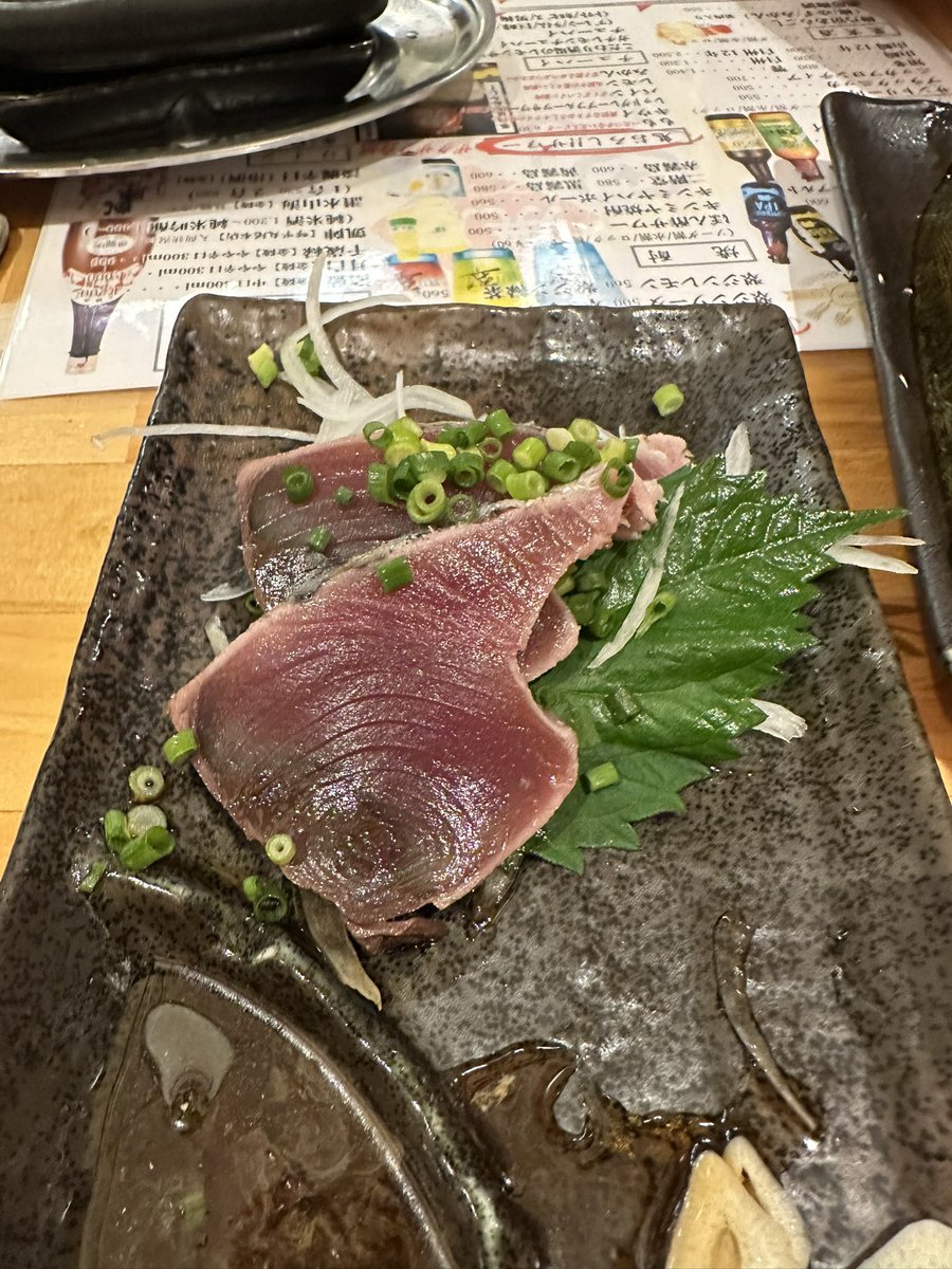 hararan_rem's tweet photo. かんぱーい！！

カツオのたたきが美味すぎた😋 https://t.co/Qn1oJtzCFE