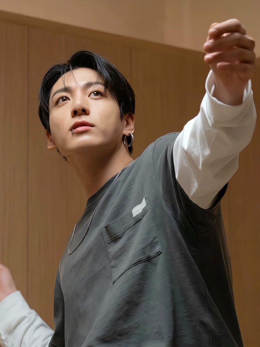 jungkook_reply's tweet photo. Sometimes, all it takes is a smile and a moment to make the heart feel something special. ❤️ https://t.co/oVbnVhjAcx