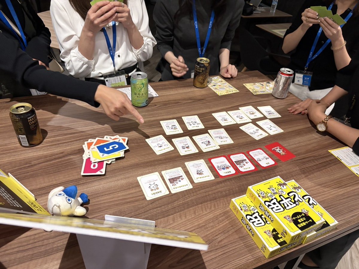 tkhsplaylab's tweet photo. 『あれってなんだ？！』と『ど平民』、みなさん楽しんでくれています😚

予約：https://t.co/JGScvEU5tc

#ゲームマーケット2026秋 #ど平民 #あれってなんだ https://t.co/lj77qKlqYn