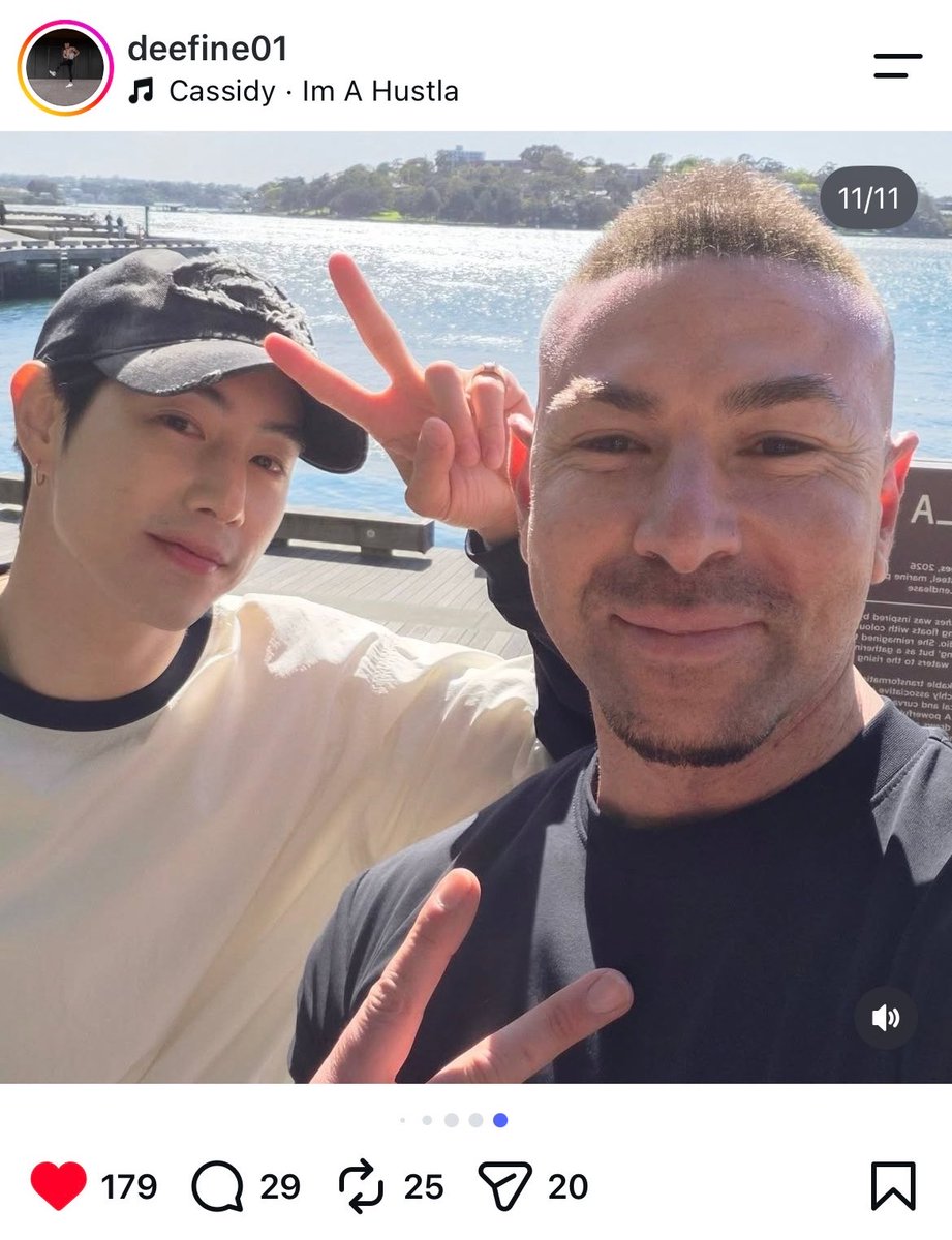 ldrmyien's tweet photo. แงงง พี่การ์ดที่ดูแลมาร์คงาน #MarkTuanxBangOlufsen บอกว่า 

"รู้สึกโชคดีและเป็นเกียรติมากที่มีโอกาสได้ทำหน้าที่บอดี้การ์ดดูแลซุปเปอร์สตาร์ K-Pop อย่าง มาร์ค ต้วน (@marktuan) รวมถึงคุณวิล ผู้จัดการที่ยอดเยี่ยมของเขา มาร์ค ต้วน เป็นสุภาพบุรุษที่อ่อนน้อมถ่อมตนมากจริงๆ"

อ่านแล้วใจฟูมากก🥹ฮีน่ารักกับทีมงานทุกคนจริงๆ ไม่แปลกที่ใครๆก็เอ็นดู 🫶🏻🩷

#MarkTuan