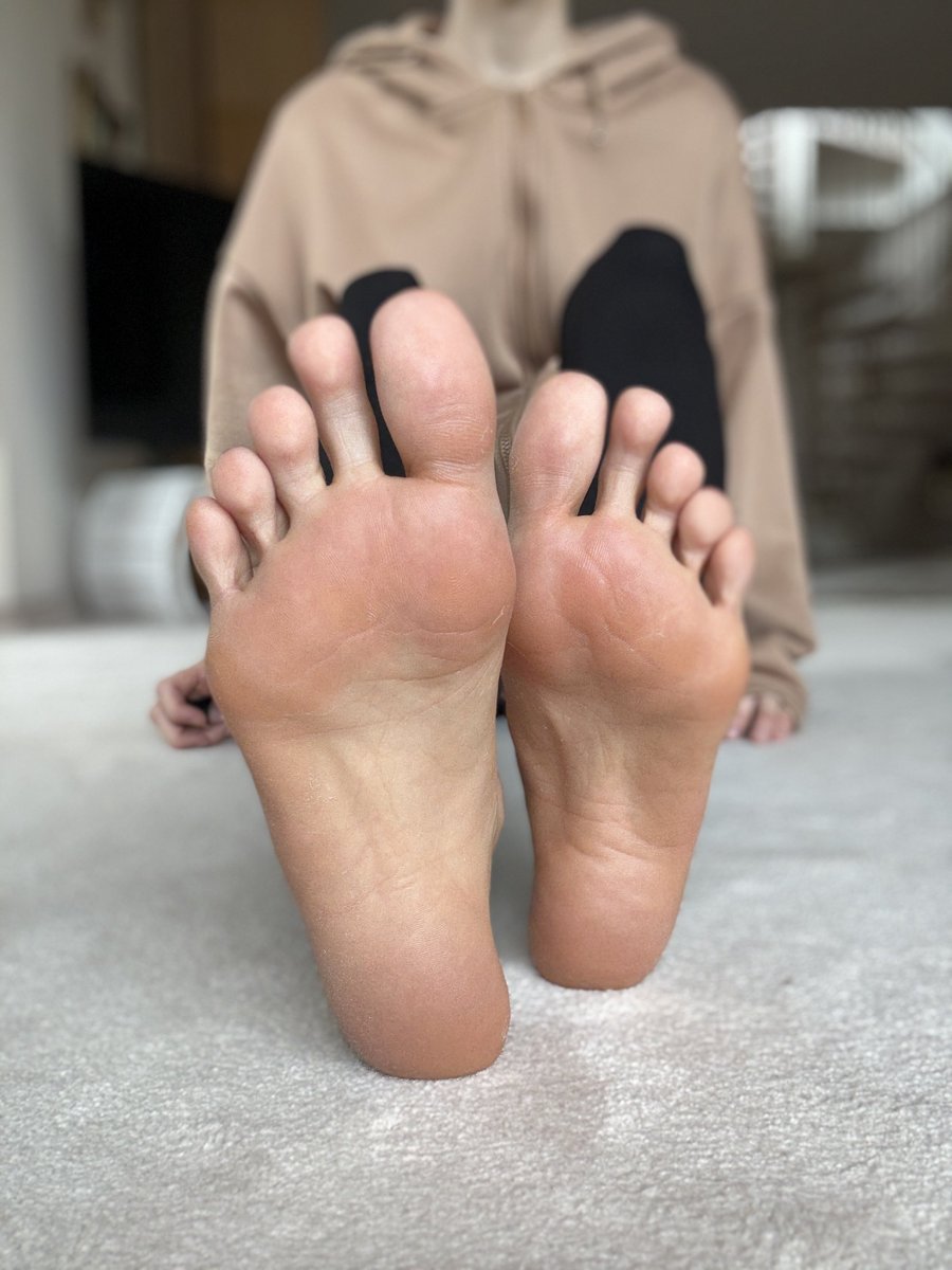 Melina__Blake's tweet photo. Hey footboy, did you already send me a tribut today?💸

@modelssecret_ https://t.co/waobDMEk3s