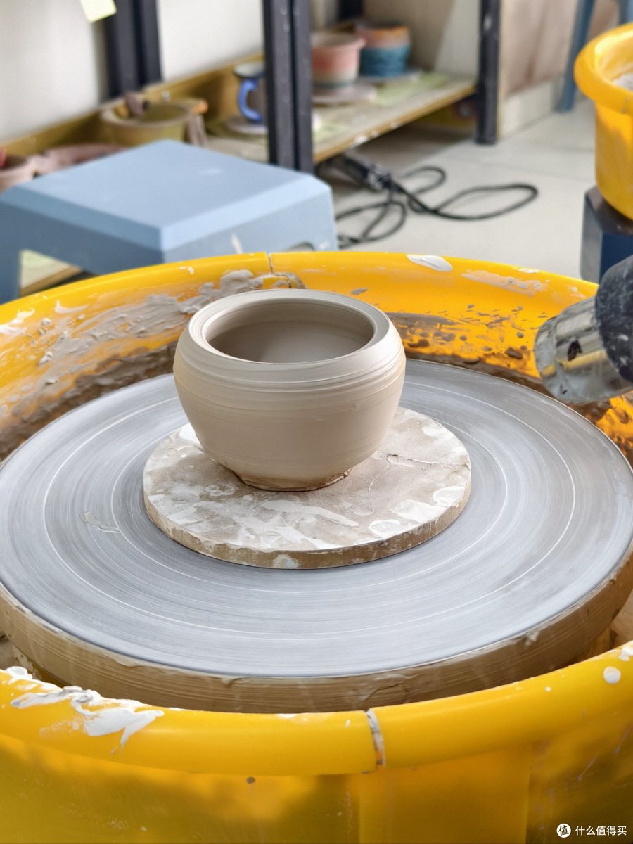 TishaEbene2kx's tweet photo. Taller de cerámica para principiantes: crea tu primera pieza única hoy! No necesitas experiencia, solo ganas de dar forma a la arcilla. https://t.co/TwSkbWfyWu