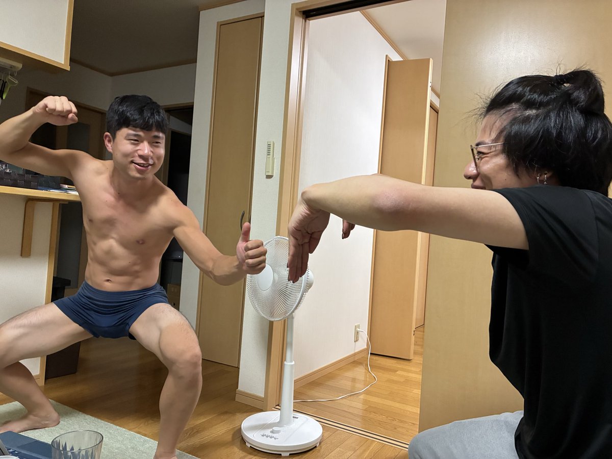 Izu_Dancer_'s tweet photo. 酔っ払い達のバキ35周年記念モノマネ https://t.co/DEDxfJxOMl