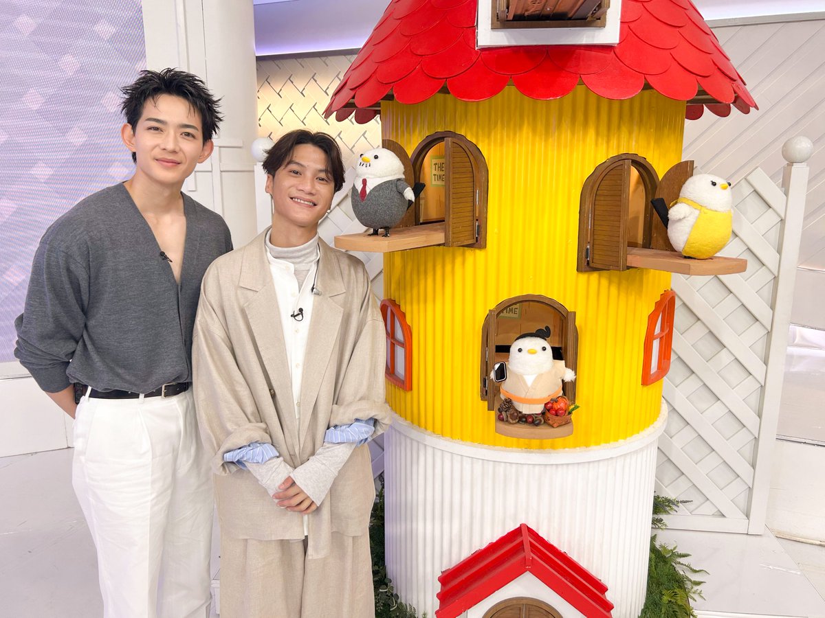 THETIME_TBS's tweet photo. 🐣🐣🐣

／
#VIVANT から新庄役の #竜星涼 さんと 
チョッキー役の #オーム・タナパック さんが
遊びに来たよ📸
＼

新ちゃんもチョッキーの仲の良さが
とっても伝わってくる楽しい時間でした😍

🐥.｡oO（また２人で遊びに来てね）

#thetime_tbs
#thetimeオフショット
#f.  #エフドット
@yoshimura_eriko
@nagafujimana75
@MasudaMasaaki
@TBS_VIVANT