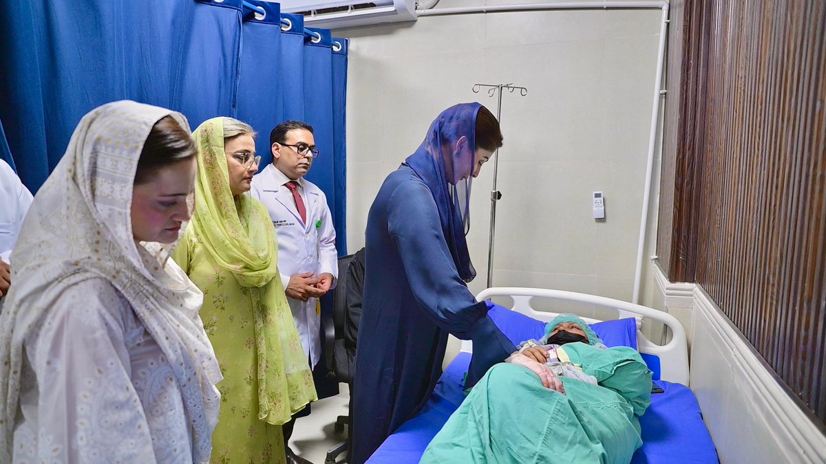 jamilbadarMJB's tweet photo. جنوبی پنجاب میں کینسر کے جدید علاج کی نئی پیش رفت!
وزیراعلیٰ مریم نواز شریف نے نشتر ہسپتال ملتان میں PET-CT سائیکلوٹرون، کوابلیشن سینٹر اور 100 بستروں پر مشتمل کینسر سنٹر کا افتتاح کیا اور جدید مشینری کا جائزہ لیا۔
اب جدید تشخیص و علاج کی سہولیات صرف لاہور تک محدود نہیں، https://t.co/0RXQyygJBo