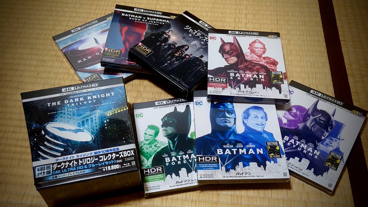 ftpassion1020's tweet photo. 2026年9月19日はバットマンデイ
いつ着るんだと寝かせておいたの引っ張りだしみて。
最近、読んでるのはバットマン レザレクションが面白くて
終活だ！生涯観る映画は盤で揃えようと高らかに宣言して、そのうち10作品がバットマン

要は

私がバットマンだ🦇
#BatmanDay
#バットマン https://t.co/hRcEVxd2sk