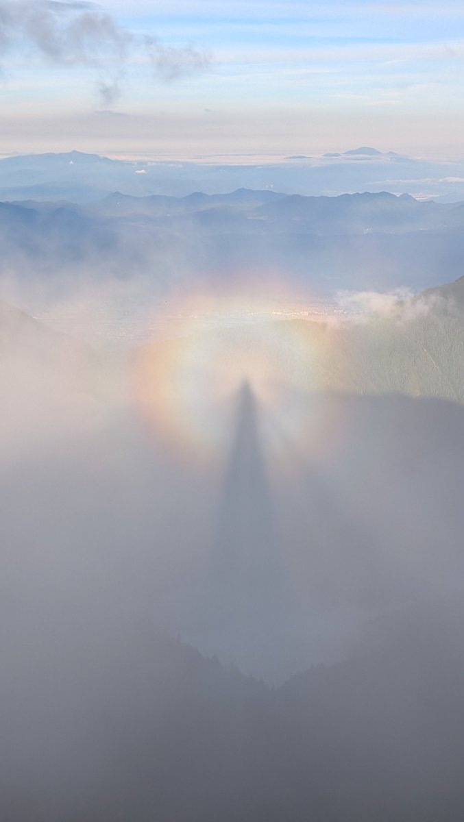coichiro's tweet photo. 登山1年そこいらメタボオジサンが行っていい山ではなかった。
富士山よりレベル高すぎて山登り嫌いになりそう。 https://t.co/rcynoZhmdE