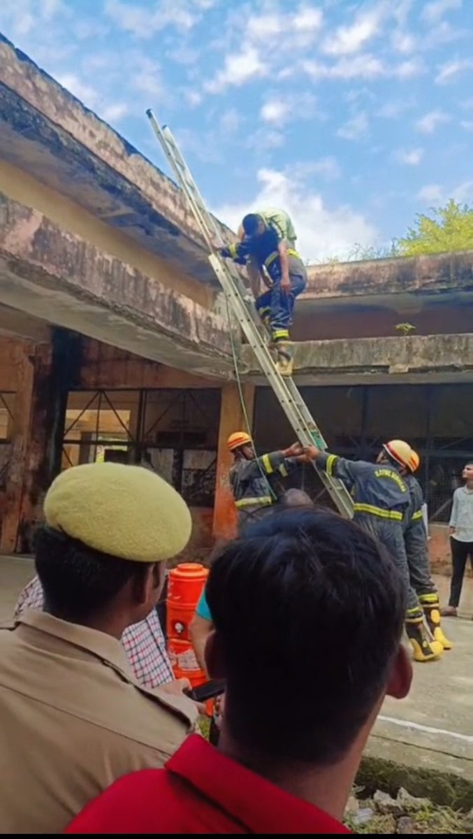 pilibhitfire's tweet photo. दिनांक:18.09.2026 को श्रीमान जिलाधिकारी महोदय के निर्देशन में तथा उपजिलाधिकारी बीसलपुर के नेतृत्व एवं #CFOपीलीभीत महोदय के निर्देशन में फायर सर्विस द्वारा राजकीय स्नातकोत्तर महाविद्यालय  बीसलपुर, में अग्नि सुरक्षा पर राज्य स्तरीय मॉक एक्सरसाइज की गई। https://t.co/PyMSJAfNcc