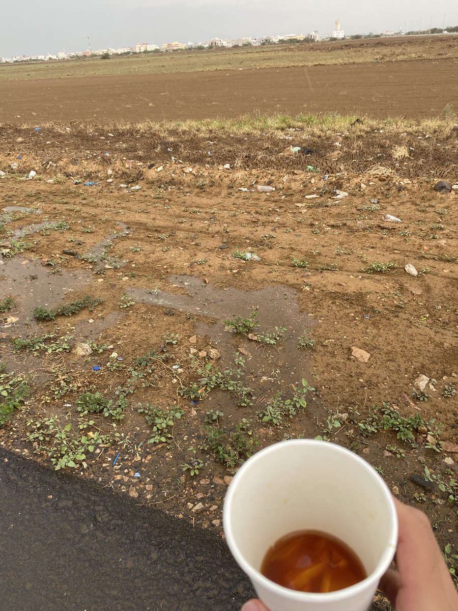 Khormi12's tweet photo. It is raining.🌧️☔️ https://t.co/jExKjs5yxK