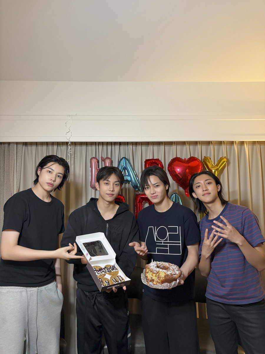 terjemahinRYUL's tweet photo. — weverse post
260918 Happy RYUL Day🎂

#률 #RYUL #롱샷 #LNGSHOT https://t.co/iPD2ikDwhd