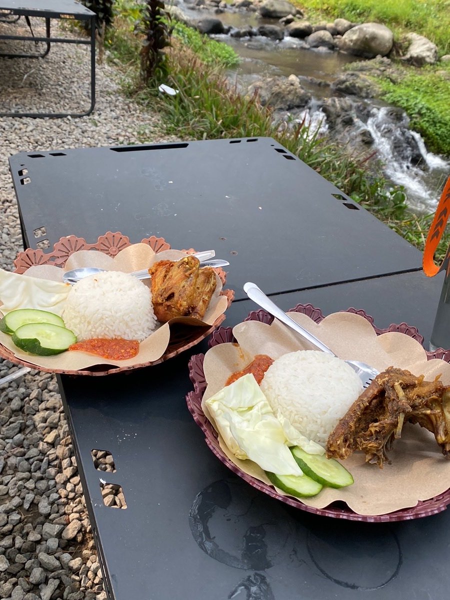 Sibaiikkk's tweet photo. Kalau makan pecel ayam atau bebek sukanya pilih dada atau paha? https://t.co/rj9uBcoWaL