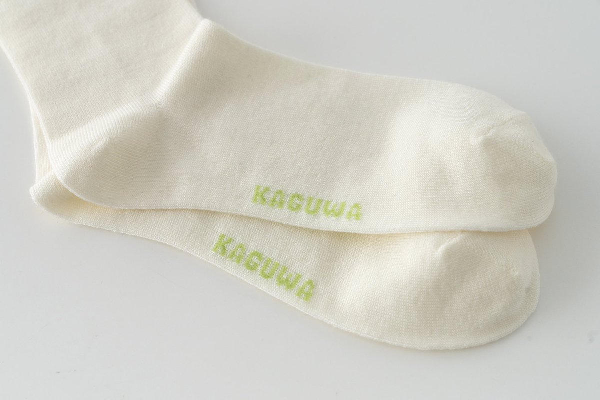 SmileY0925's tweet photo. 明日、私が作った、
"臭わない靴下"の先行販売行います〜！🧦

履いたら一瞬でわかる履き心地のちがいと、ほんっっっまに1日中履いても臭わないのを体感してみてほしい😭💕(爆)

箱までおしゃれなのがこだわりﾃﾞｽ😉 https://t.co/jTaUsWKuMk
