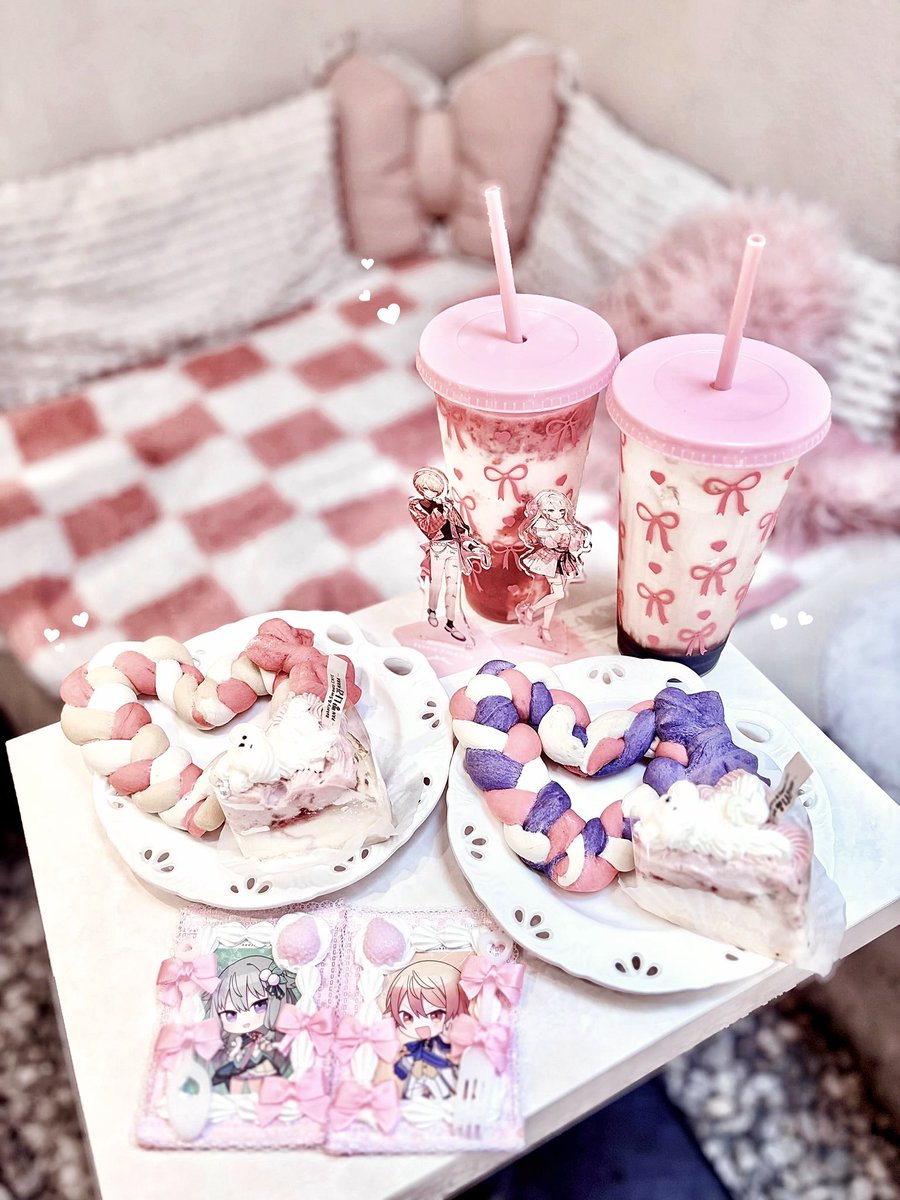 TAGMERMAID's tweet photo. 📍PANNARA  新大久保

ハートのリボンパンもケーキも美味しかった♥"
ドリンクLサイズ頼むとタンブラーそのままついてくるからおうちでもたくさん使ってる♩ https://t.co/oumbwpwCK1