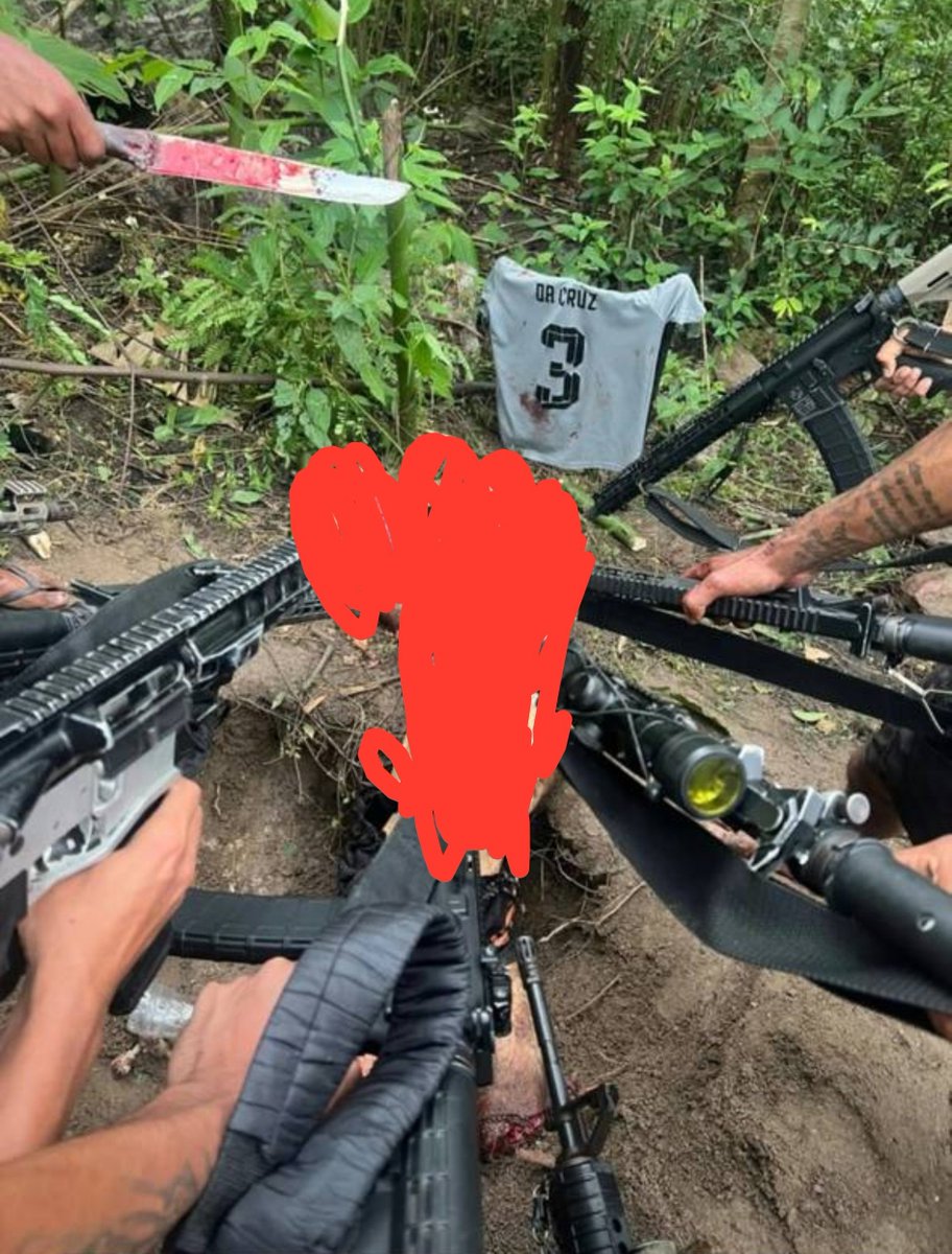 fantasma0285's tweet photo. Traficantes do Comando Vermelho sequestraram e executaram um rival ligado ao TCP no Morro do 48, em Bangu. https://t.co/i2Wb8okt5c
