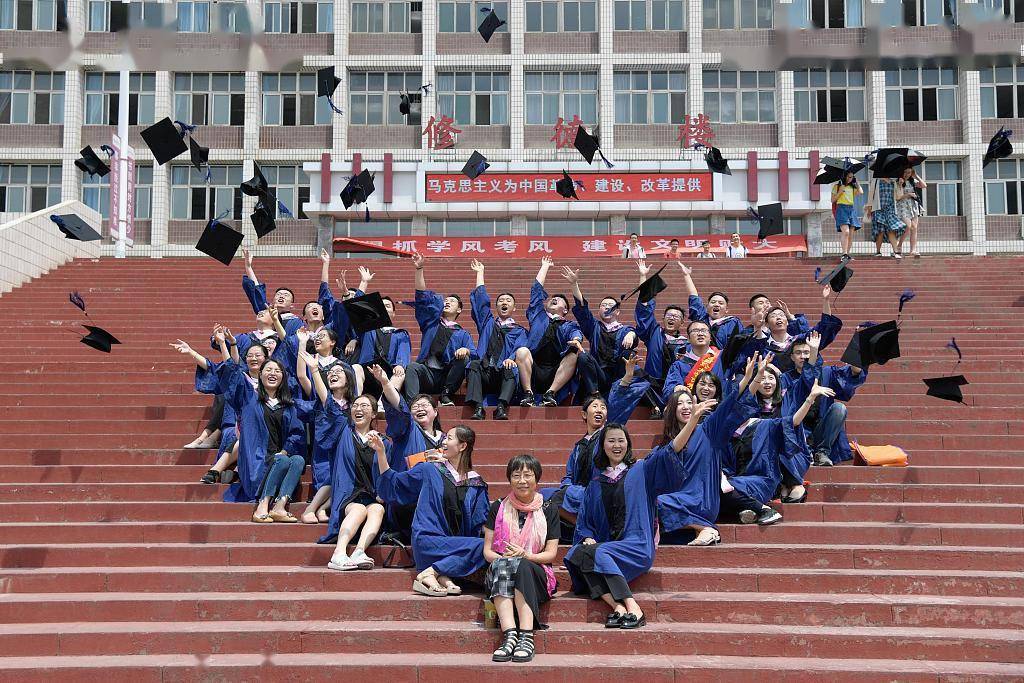 VeliaMcglo36's tweet photo. Grad cap thrown high, diplomas in hand—this summer’s chapter starts NOW  #ClassOf2024 #GradSeason， https://t.co/rRMyE0aeED