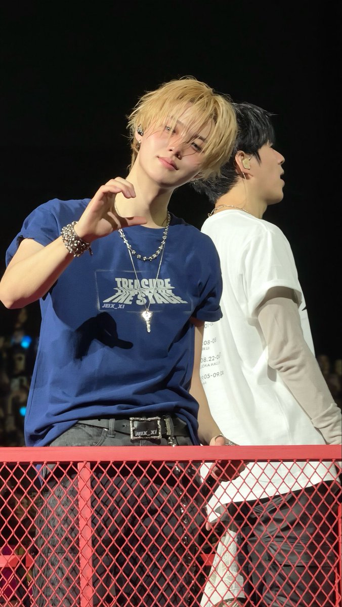 icarussea's tweet photo. how am i supposed to put this into words… look at that smile 😭 the way he’s looking straight into the camera so softly, like he has nowhere else to be but right there in that moment. he’s so unbelievably beautiful it actually hurtsㅠㅠㅠ https://t.co/APH0FuZX7w