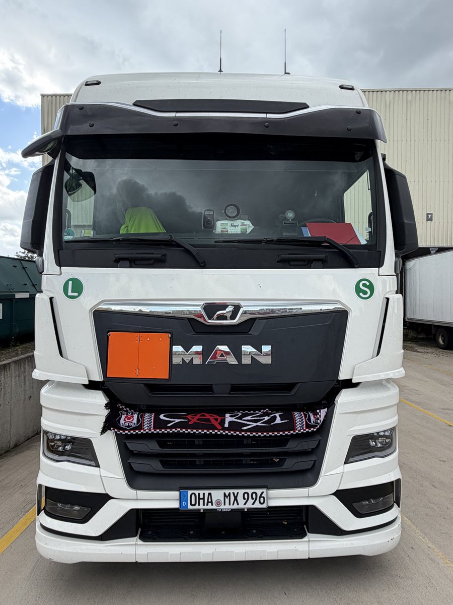 Trucker_bjk's tweet photo. Sabah Belçika’da şimdi Hollanda’da biraz sonra Almanya’da tüm dünyada bugün biz 🦅✊🏼 #beşiktaş https://t.co/SMSeck2Cvo