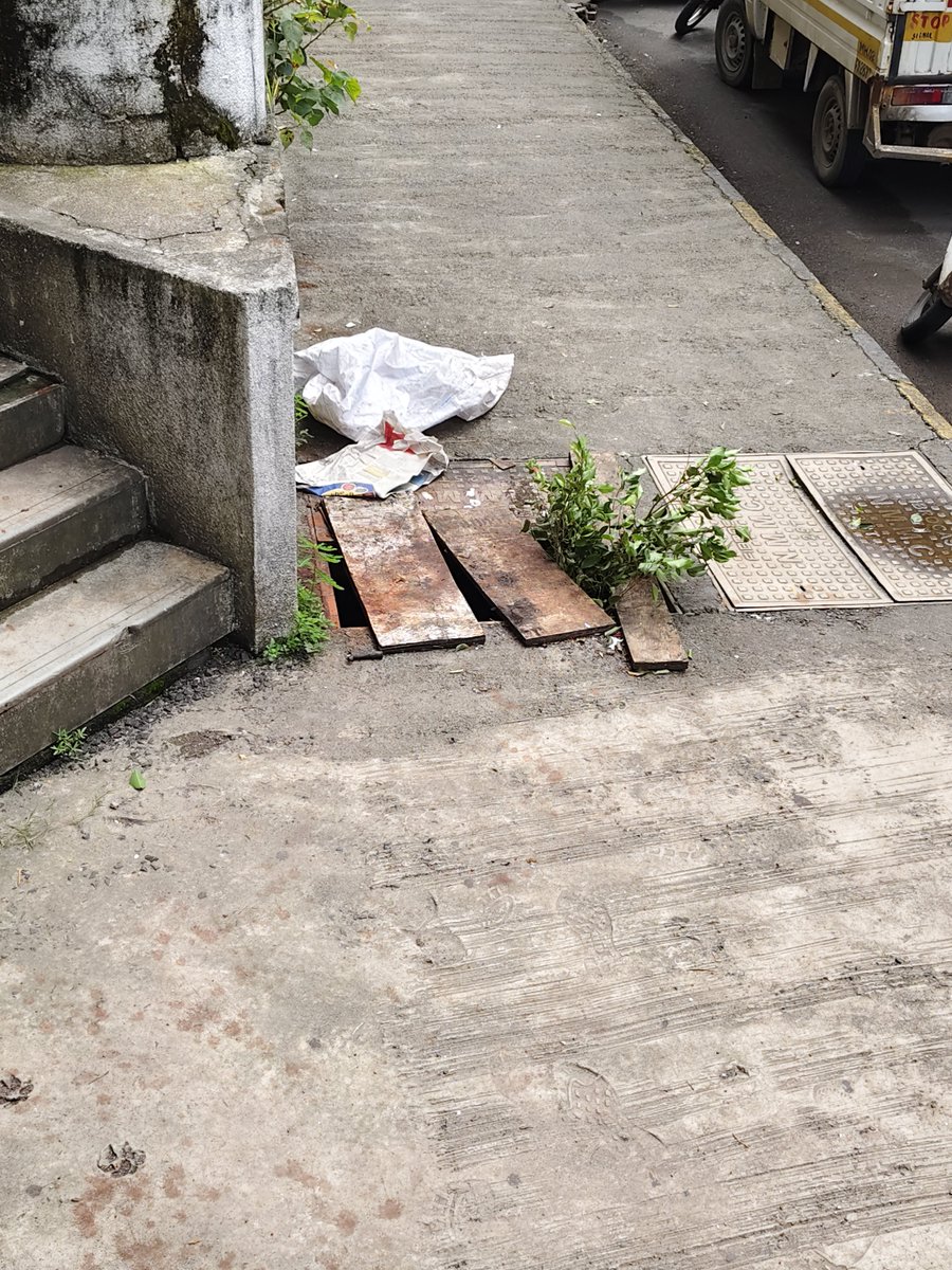 nil9869's tweet photo. @NMMConline footpath drinage chamber broken pls put new one address in front of Balaji Tower, opp Sanpada Railway station sector 30A vashi. It was dangerous to walking people pls put on urgent basis. https://t.co/VUiVv4ZZqj