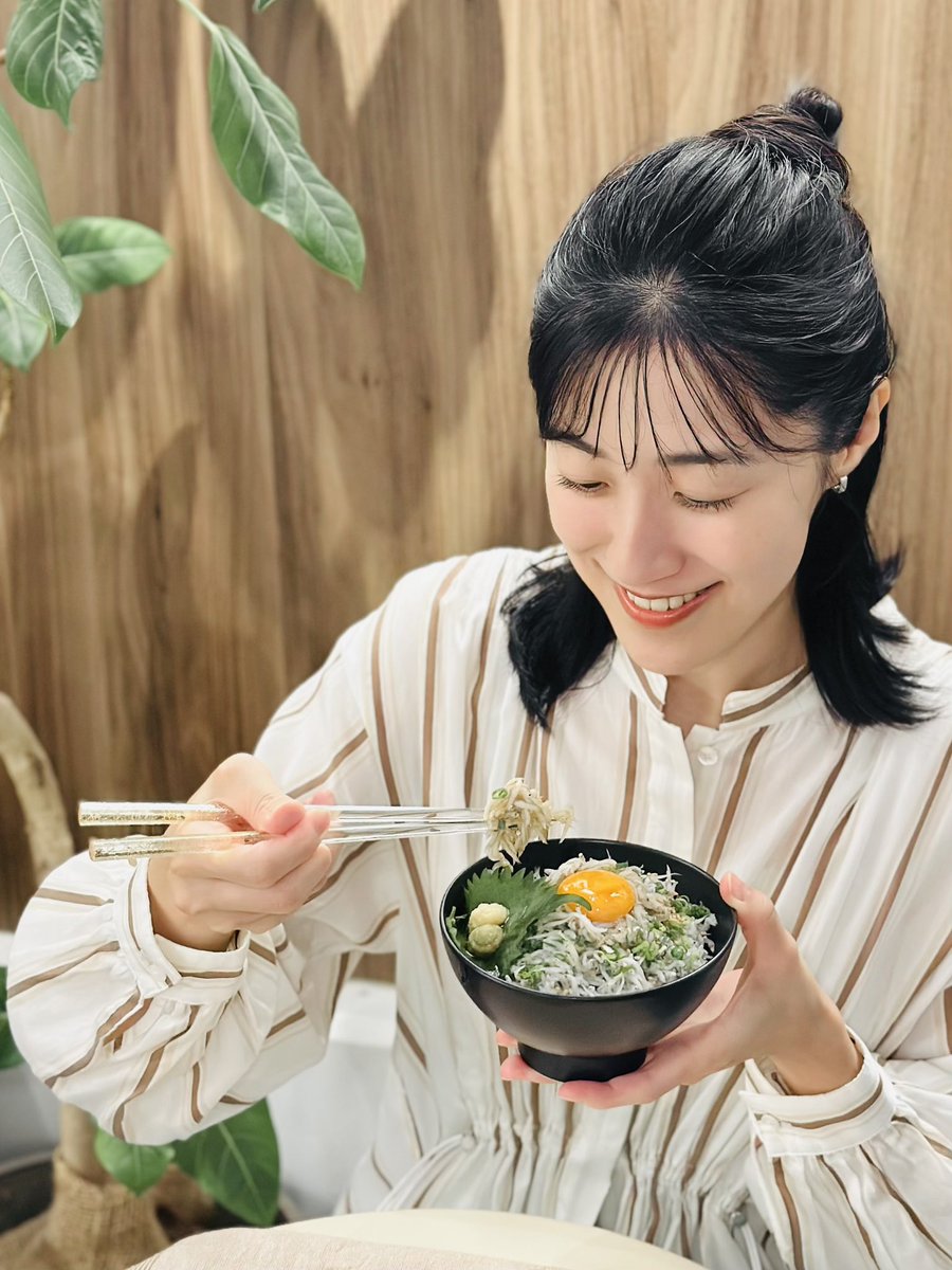 asenna_official's tweet photo. ゆきです！
今日はちょっと、ふるさと名取のお話を♪
みなさん「北限のしらす」はご存じですか？
実は、しらす漁の最北端とされているのが、私の出身地の宮城県名取市なんです。

#名取市 #北限のしらす #閖上 #宮城 #仙名彩世 #名取市観光大使 https://t.co/J9UbdGRlll