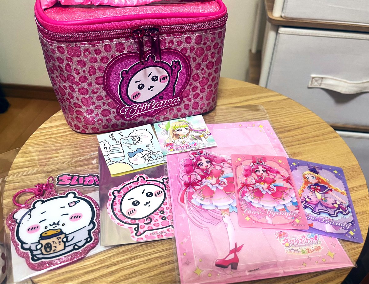 yn_cat77's tweet photo. 今日はちいかわらんどとプリティストアでお買い物してきた
欲しい物は全部買えたしゲーセンであのこのぬいぐるみも1400円でお迎えできて良い日だった🙌
プリキュアの映画は大人も貰える特典に変わったら行こうかな https://t.co/VellQO2kjc