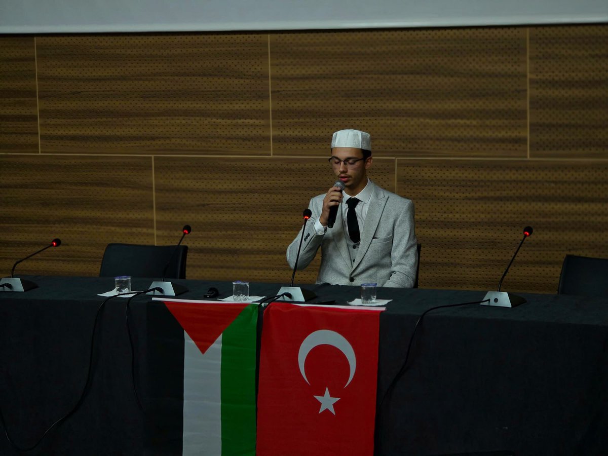 MTTBBalikesir10's tweet photo. Milli Türk Talebe Birliği ve bünyemizde faaliyet gösteren Milli İrade Topluluğu olarak, Yükseköğretim Kurulu (YÖK) tarafından düzenlenen “Gazze İçin Bilim Kafe” etkinlikleri kapsamında “Gazze’de Öğrenci Olmanın Zorluğu” adlı projemizle yer aldık. https://t.co/KvgFJMcfJ6