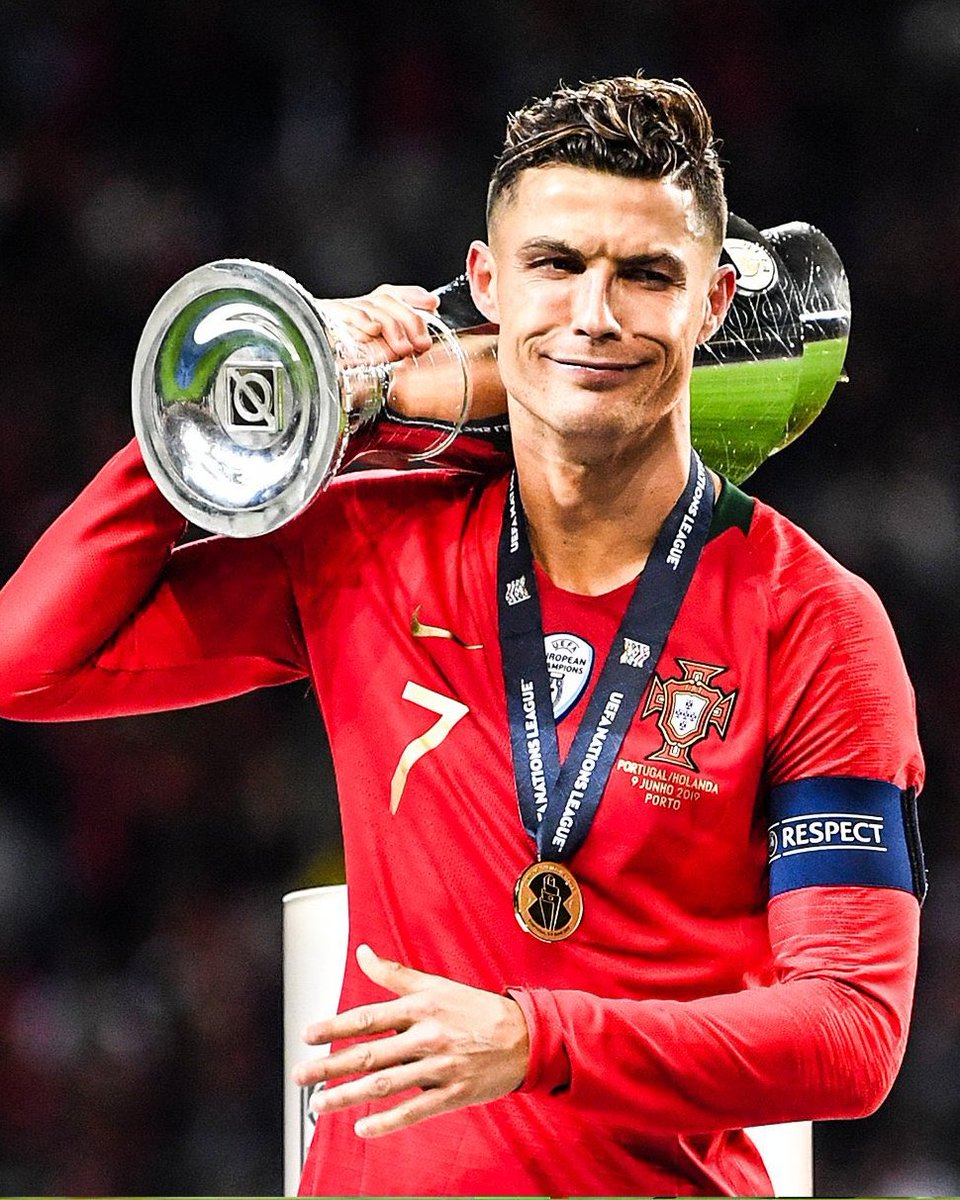 centregoals's tweet photo. 🚨🚨| OFFICIAL: Cristiano Ronaldo will 𝐂𝐎𝐍𝐓𝐈𝐍𝐔𝐄 with Portugal under new head coach Jorge Jesus. 🇵🇹✅

Ronaldo has been called up for Portugal's upcoming games by Jorge Jesus. https://t.co/BWME1bUa2P