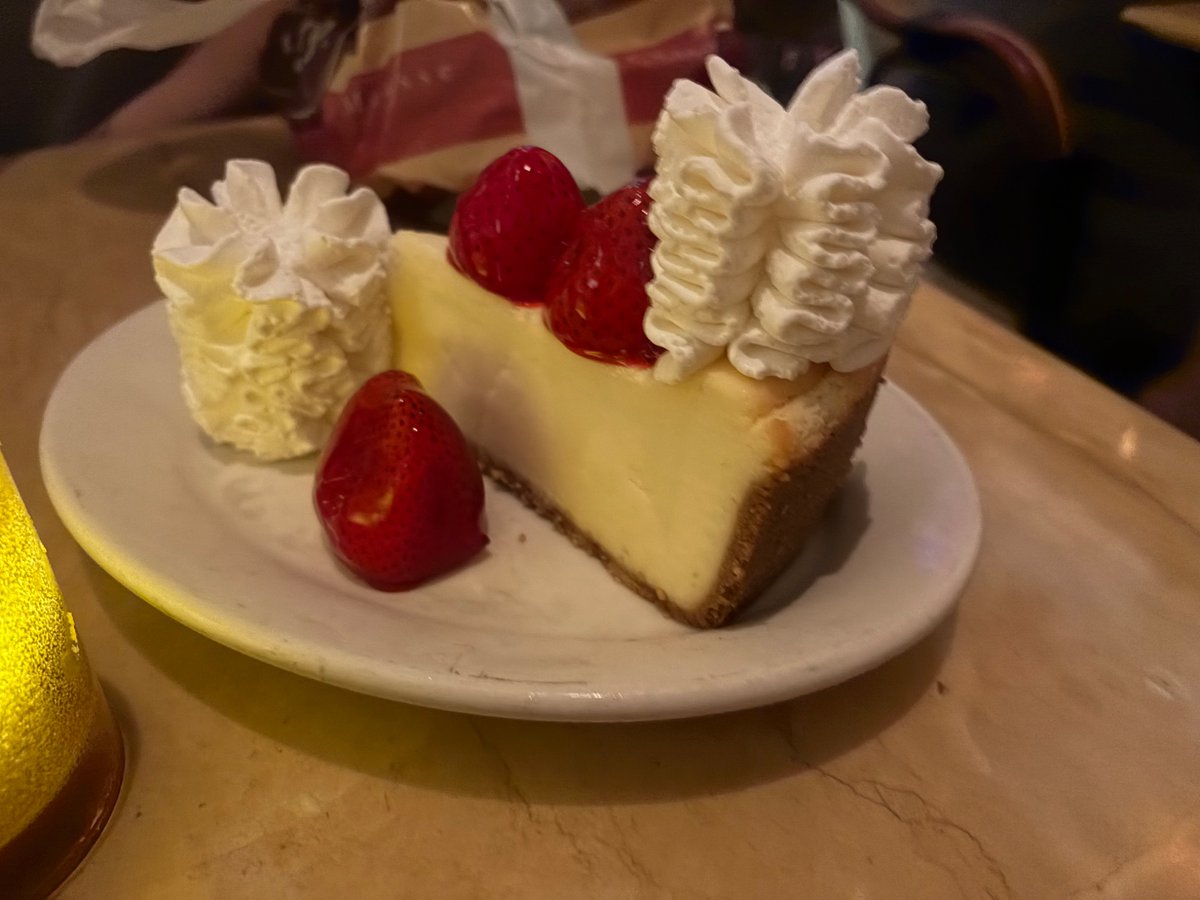 kaedeneesama's tweet photo. 🍰🍕 https://t.co/VetRdgdsBk