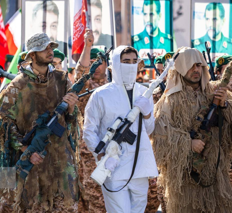 nezammousavi's tweet photo. با حرکت عظیم امروز،  نهضت مردمی جانفدایان از سطح «پویش» به سطح «رزمایش» ارتقا پیدا کرد.
اما به فضل الهی در این مرحله متوقف نمی ماند.
ترامپ اگر جرات دارد بیاید.
در هر کوی و‌ برزن و میدان و کوه و رود و ساحل و جنگل و پل و تونل و تمام موقعیتهای جغرافیایی ایران، جانفدایان منتظرند! https://t.co/LPRHsV9sb2