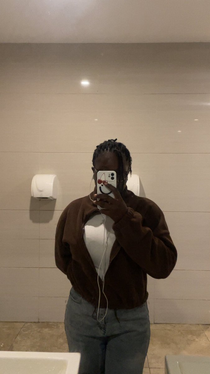 Oyinnxo's tweet photo. My turn🤭 https://t.co/LUl4FWWB86