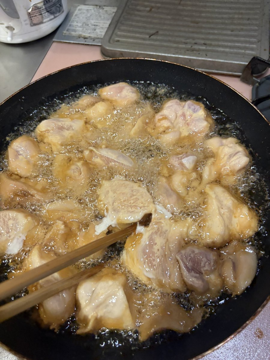 Neshkal's tweet photo. 揚げていく https://t.co/bKQEsoV1cv