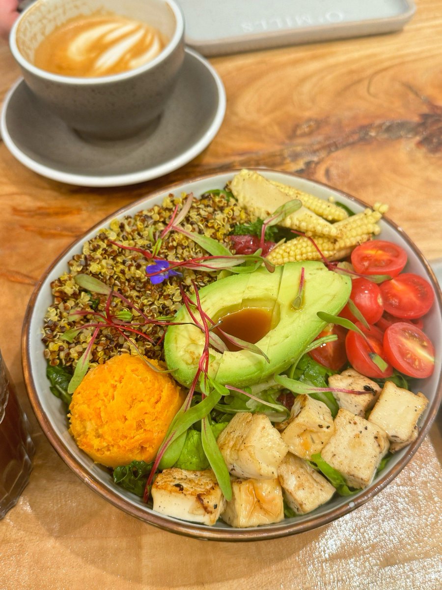 aileq485244's tweet photo. Just enjoyed a cozy homemade tofu and vegetable salad with a warm cup of barley tea—simple but so satisfying for a Tuesday lunch!， https://t.co/rXnWtbzPVy