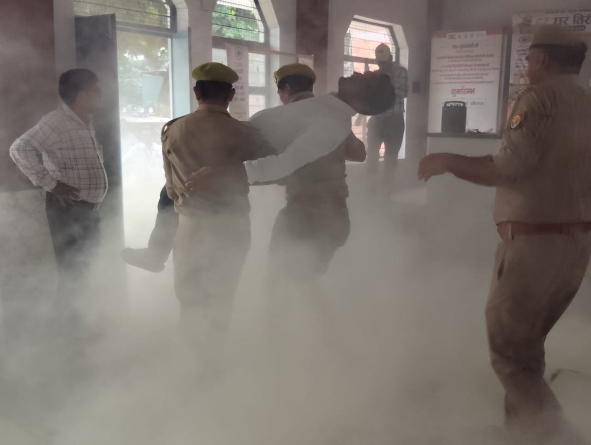pilibhitfire's tweet photo. दिनांक:18.09.2026 को श्रीमान जिलाधिकारी महोदय के निर्देशन में तथा उपजिलाधिकारी अमरिया के नेतृत्व एवं #CFOपीलीभीत महोदय के निर्देशन में फायर सर्विस द्वारा कार्यालय खंड विकास परिसर, अमरिया में अग्नि सुरक्षा पर राज्य स्तरीय मॉक एक्सरसाइज की गई। https://t.co/nMTFhFxkmE
