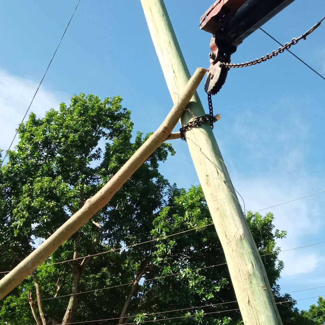 MaydelinRa's tweet photo. Ante cualquier daño en la red de telecomunicaciones, los trabajadores de #Etecsa_Mayabeque acuden con prontitud y eficiencia para garantizar cuanto antes el ser al cliente.
#EtecsaConCuba 
#Mayabeque https://t.co/46g9MXSObY