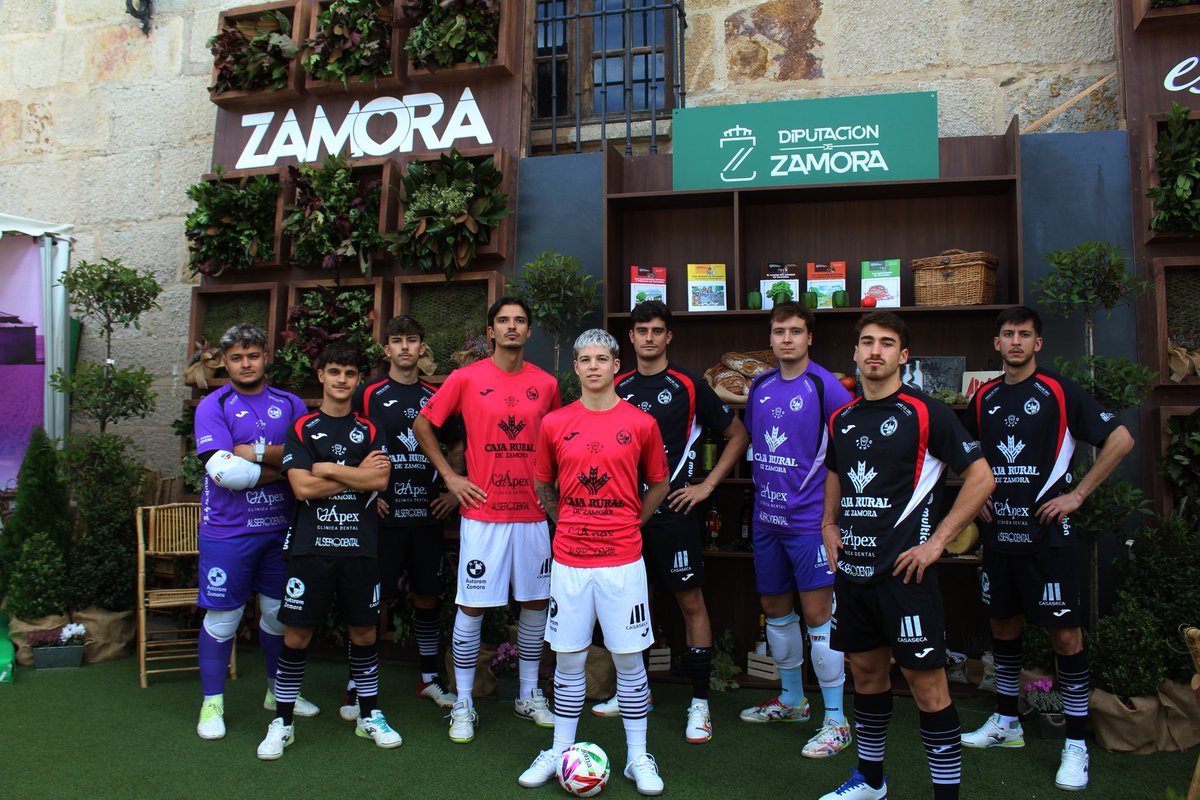 RiverZamoraFS's tweet photo. ⚫️ NUEVA PIEL. MISMO SENTIMIENTO ⚪️ 

Ya tenemos nuestra nueva piel para esta temporada y no podemos tener más ganas de verla sobre la pista. Una piel que representar a un club, a una afición y a todos los que forman parte de esta familia.

Un mismo ADN.

JUNTOS, SOMOS RIVER.🖤🤍 https://t.co/rFm3QaIYJk